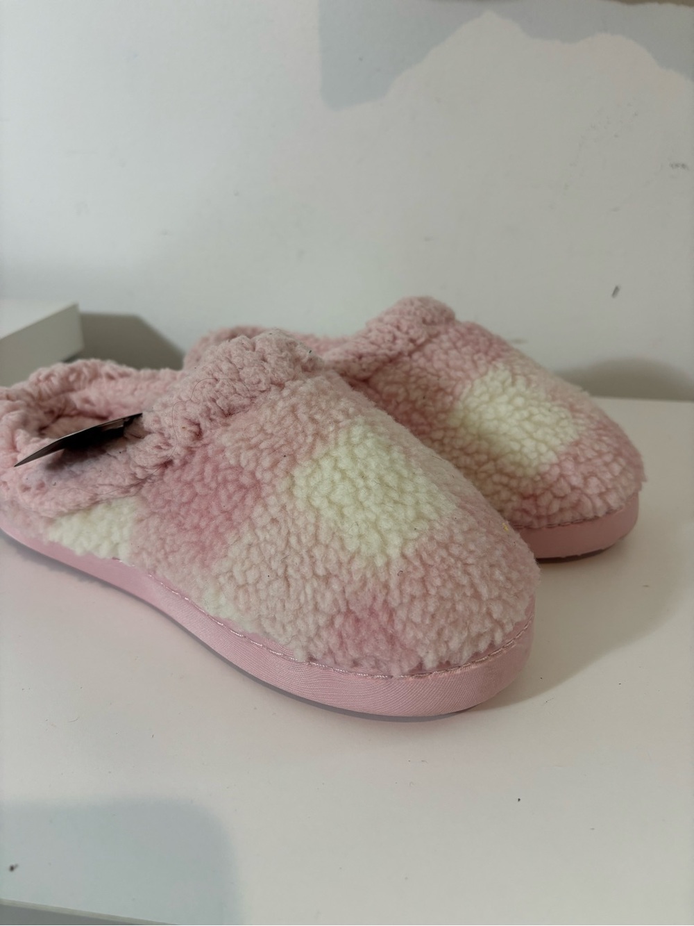 Cuddl Duds Women Small 5-6 NWT Pink White Slippers Lounge Casual Comfy SlipOn